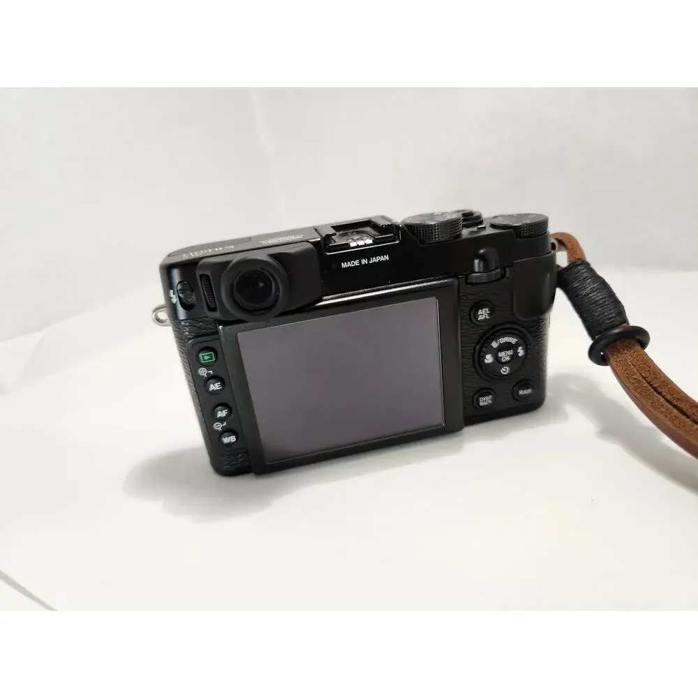 Fujifilm X10 Digital Camera Kit –‎ Fujinon Lens, Accessories barely used mint
